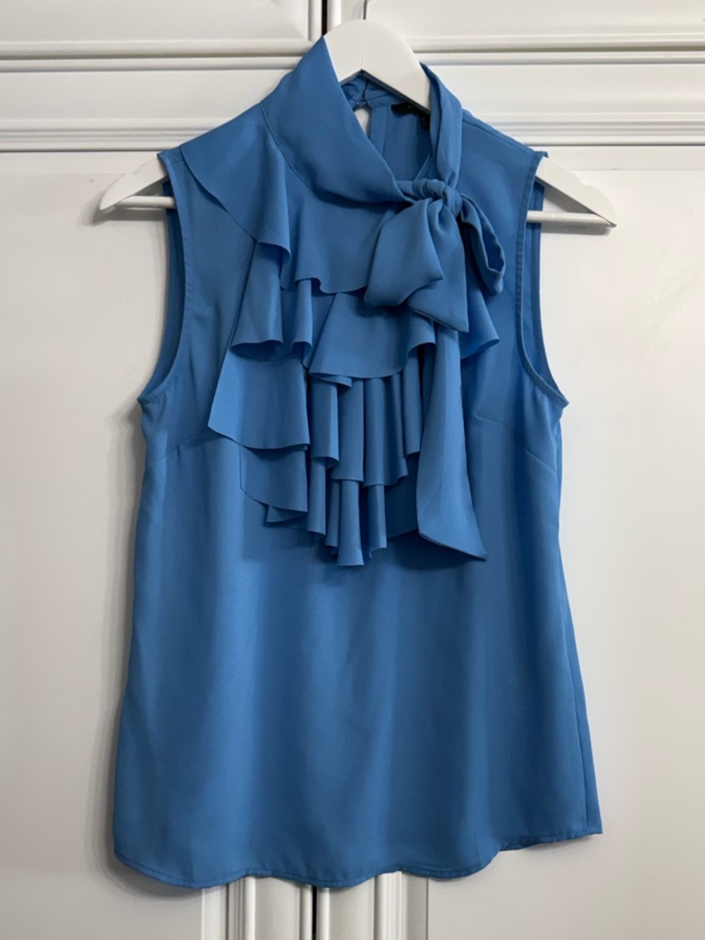 Banana Republic Size XS Blue Sleeveless Blouse Tie Neckline Cascade Ruffle Front
